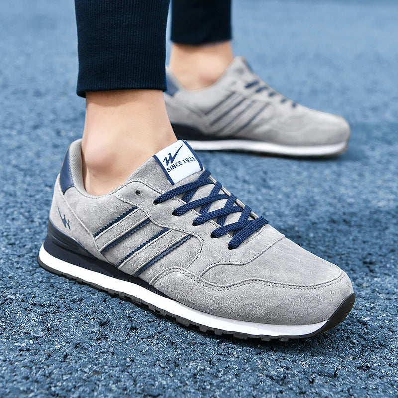Men's casual shoes for sports and running, lightweight and soft soled, versatile and trendy men's shoes