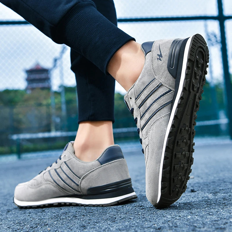 Men's casual shoes for sports and running, lightweight and soft soled, versatile and trendy men's shoes