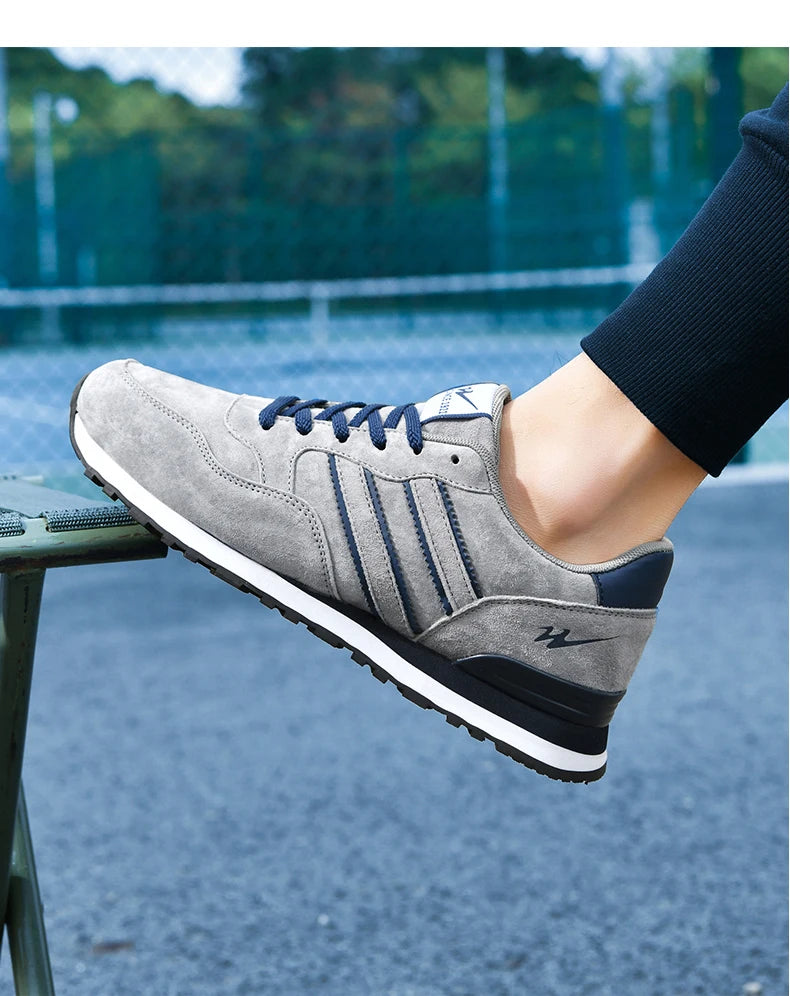 Men's casual shoes for sports and running, lightweight and soft soled, versatile and trendy men's shoes