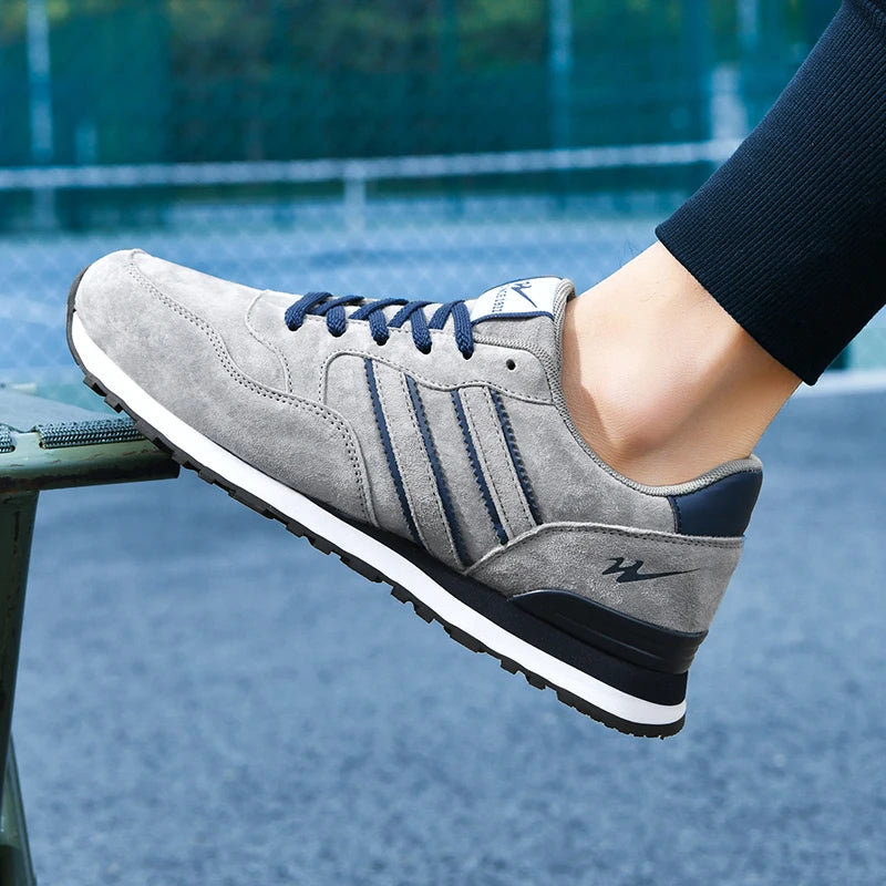 Men's casual shoes for sports and running, lightweight and soft soled, versatile and trendy men's shoes
